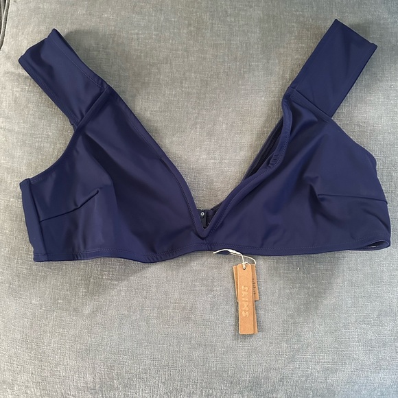 SKIMS Sculpting Swim Midnight Off-shoulder Bikini Top - Picture 1 of 8